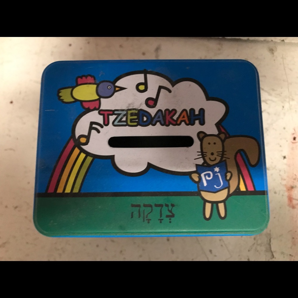 Jewish zadaka box